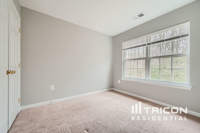 Building Photo - 8007 Apple Valley Dr