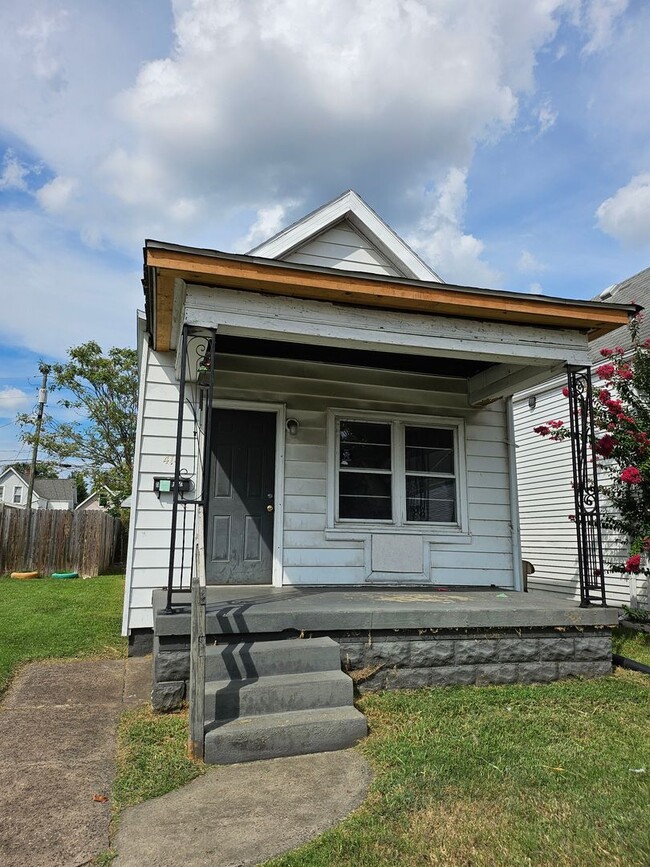 Building Photo - 414 E Virginia St