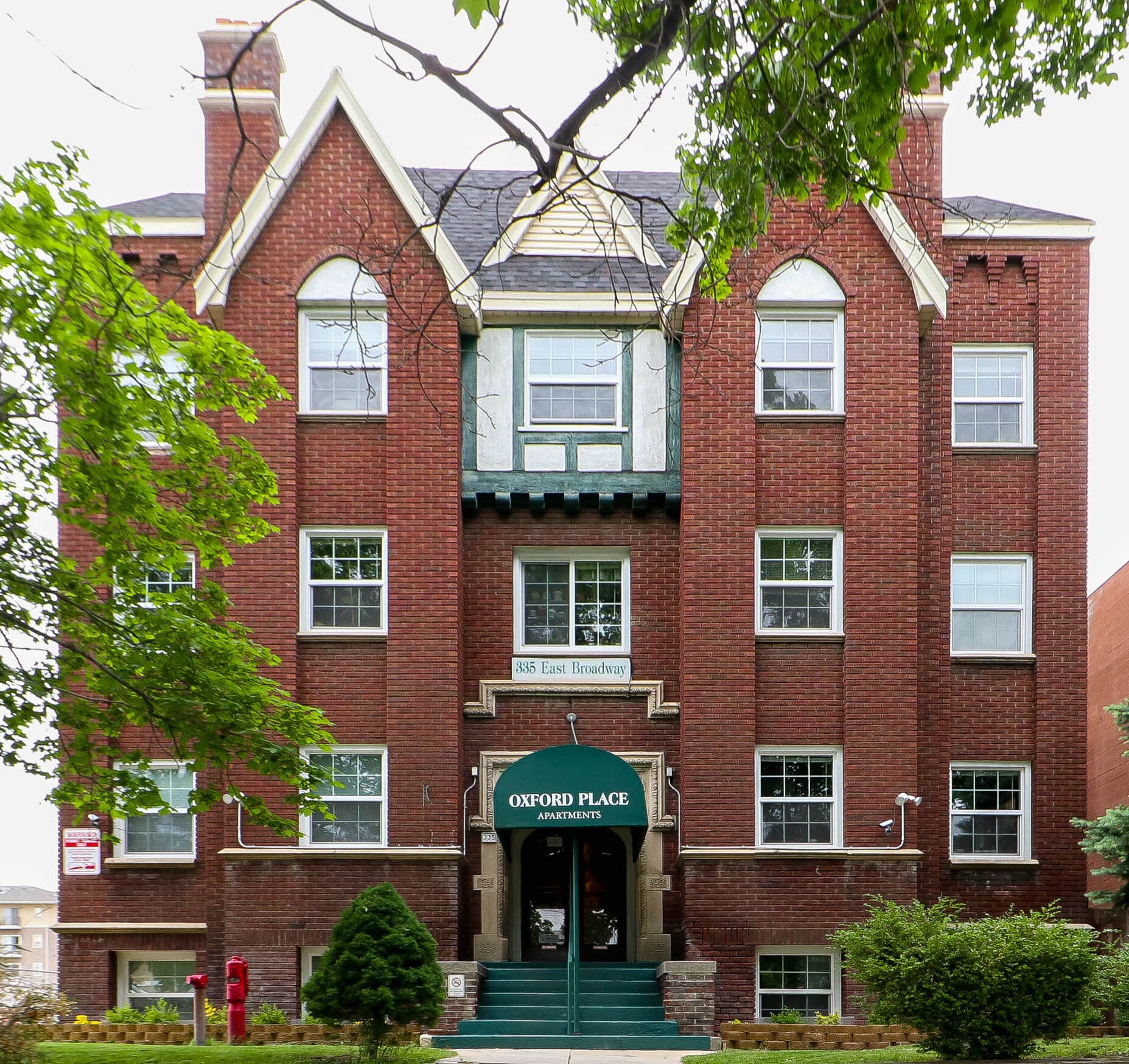 Building Photo - 335 E Broadway