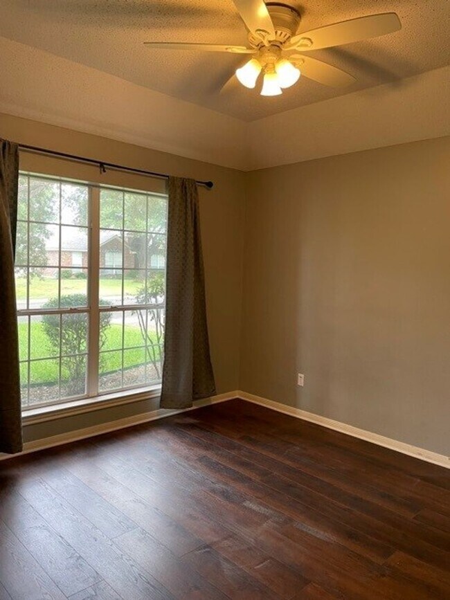 Building Photo - Available Now! No Pets! Beautiful 4 bed/2....