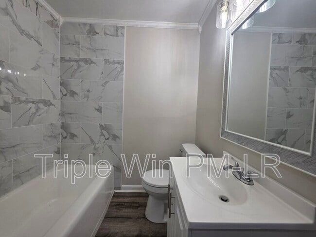 Building Photo - 608 W Martin St