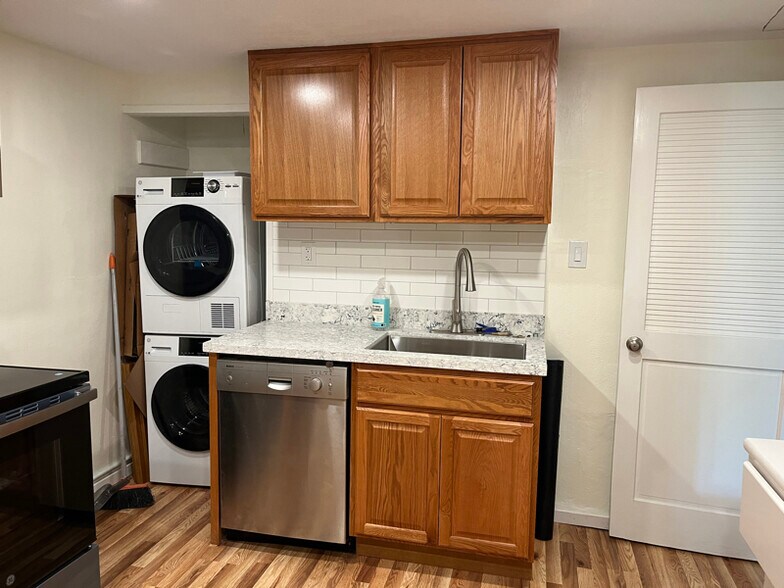 Building Photo - 5728 Merriewood Dr