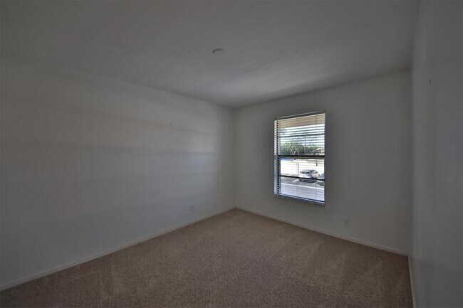 Building Photo - 400 Misty Pines Cir