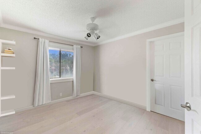 Building Photo - 23 Lexington Ln W