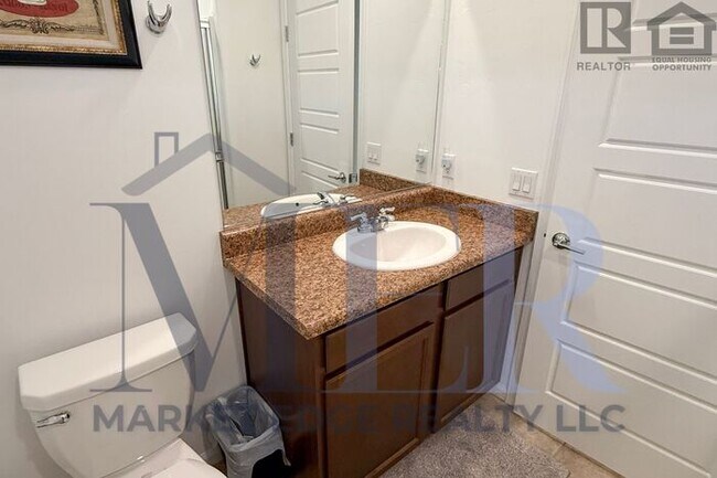 Building Photo - 4Bed/4Bath w/2 Car Gar-Tucson! $199 MOVE-I...