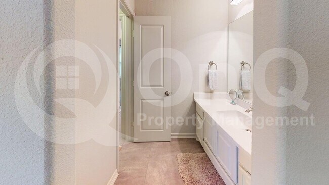 Building Photo - 5811 Lightfoot Ln