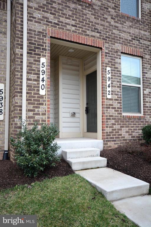 Building Photo - 5942 Leben Dr