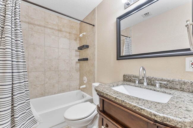 Building Photo - 4868 Kensington Cir