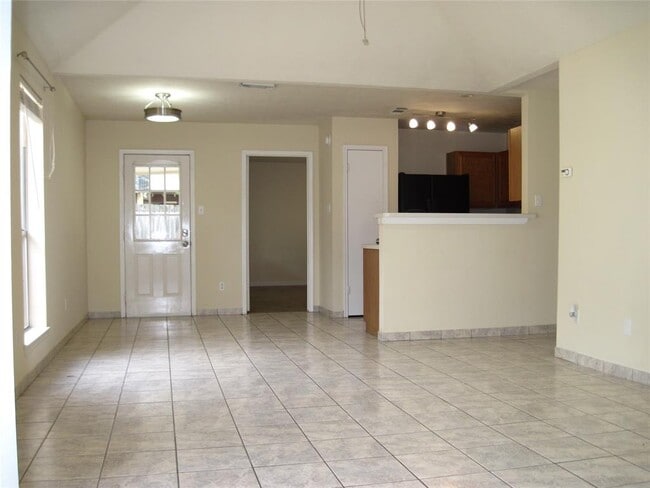 Building Photo - 10326 Bushy Creek Dr
