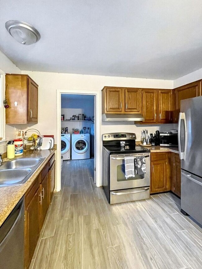Building Photo - Lovely 3-Bed Home in Gated Community with ...