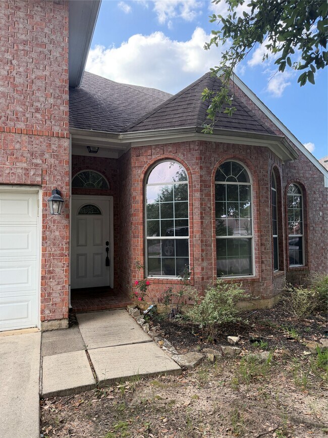 Building Photo - 9210 Hidden Lake E Dr