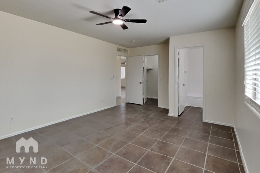 Building Photo - 10025 W Miami St