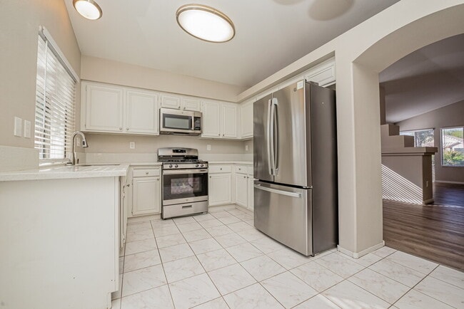 Building Photo - 4404 La Lima Ct