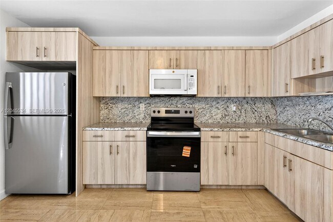 Building Photo - 1350 NE 149th St