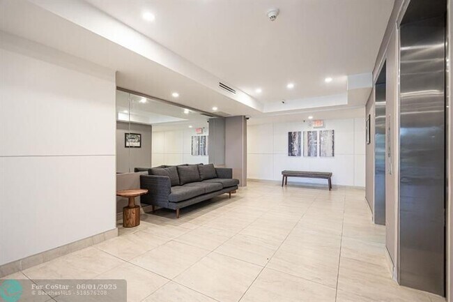 Building Photo - 105 Lake Emerald Dr