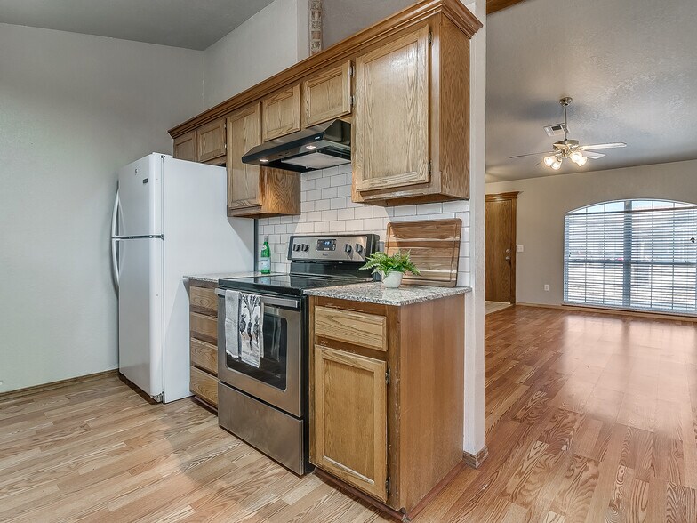Kitchen - 1821 Overland Trail