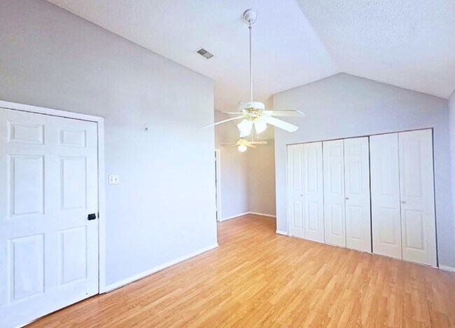 Building Photo - 10919 Pigeonwood Dr