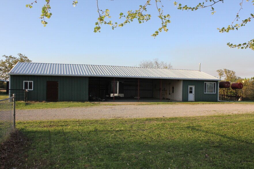 Covered parking and access to heated and insulated hobby shop - 27160 North 3990 Road