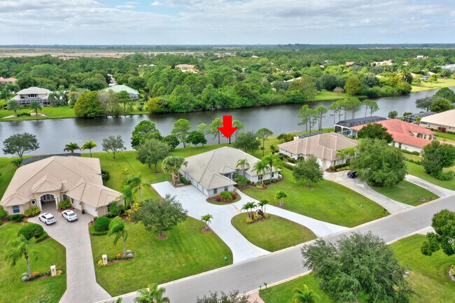 Building Photo - 8028 Plantation Lakes Dr