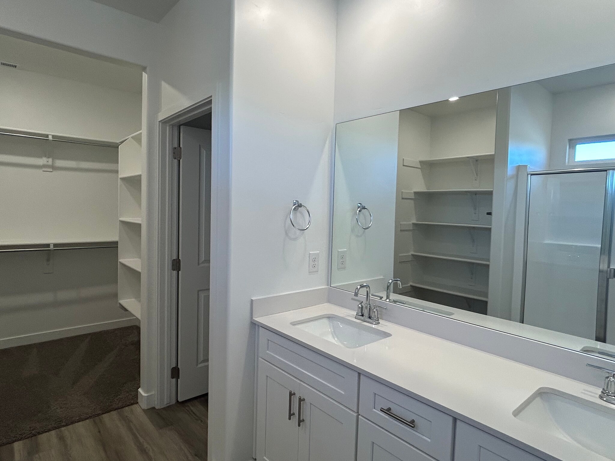 Primary Bath/Closet - 1362 S Gulch Ln