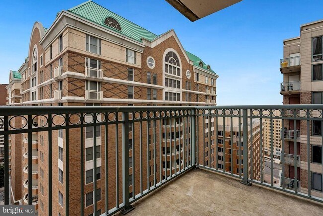 Building Photo - 851 N Glebe Rd