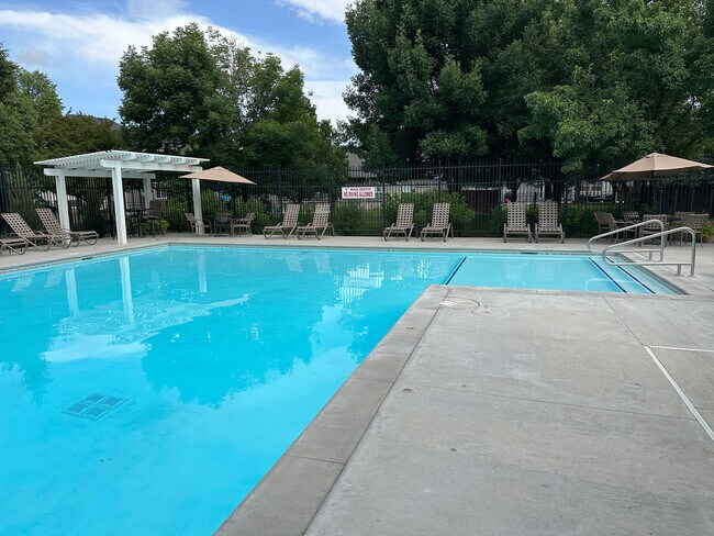 Building Photo - 3993 N Heritage View Ave