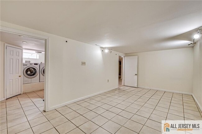 Building Photo - 81 Coakley St