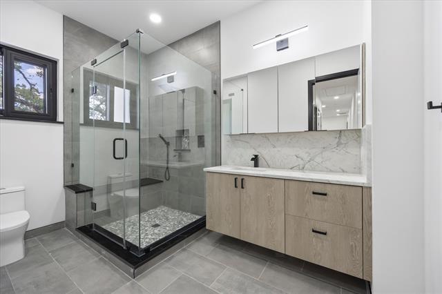 Building Photo - 2811 Rodeo Dr