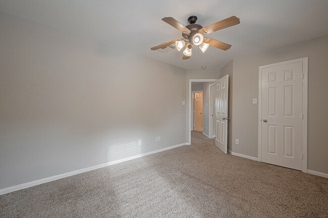 Building Photo - 9714 Angleside Ln