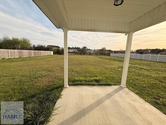 Building Photo - 117 White Oak Dr NE