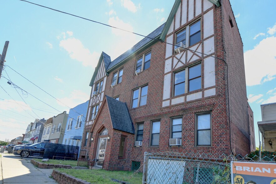 Building Photo - 901 Grand Ave