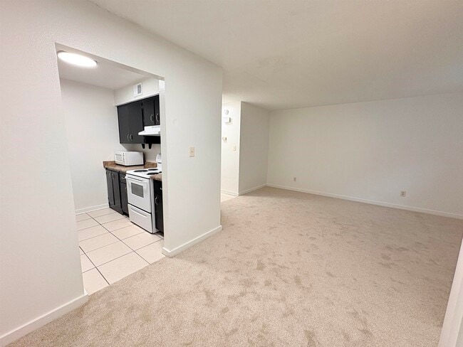 Building Photo - 1530 Live Oak Dr