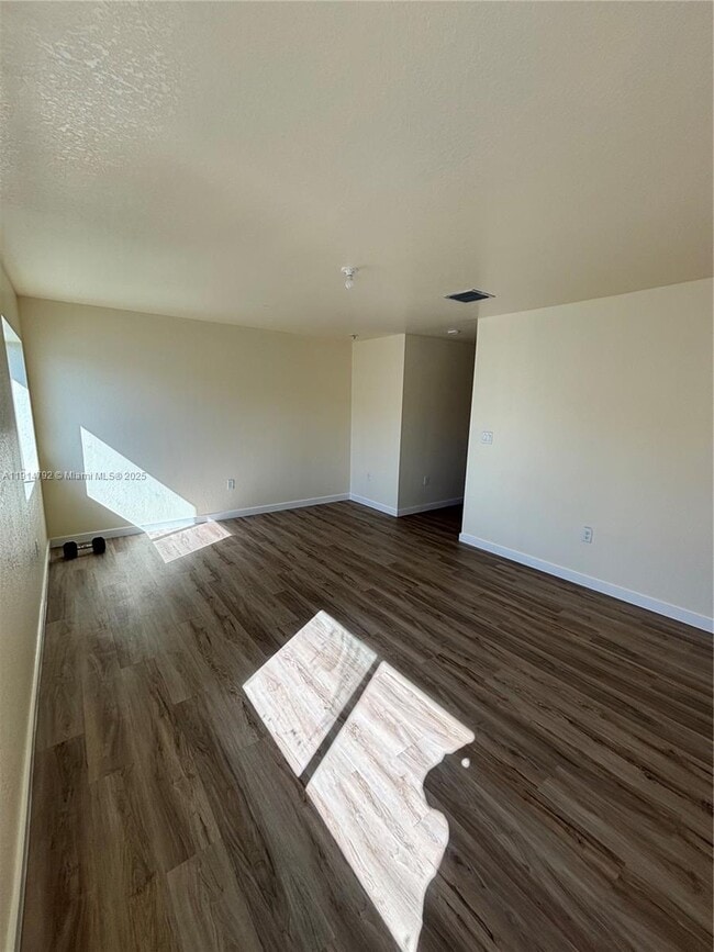 Building Photo - 1021 NE 5th Ave