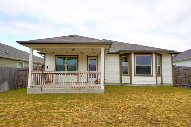 Building Photo - Beautiful like-new home now available in W...