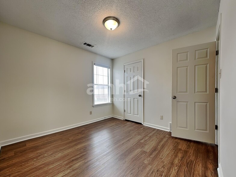 Building Photo - 821 Rain Dance Way