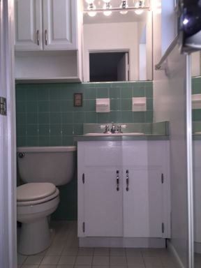 Building Photo - 917 S Alder Ave