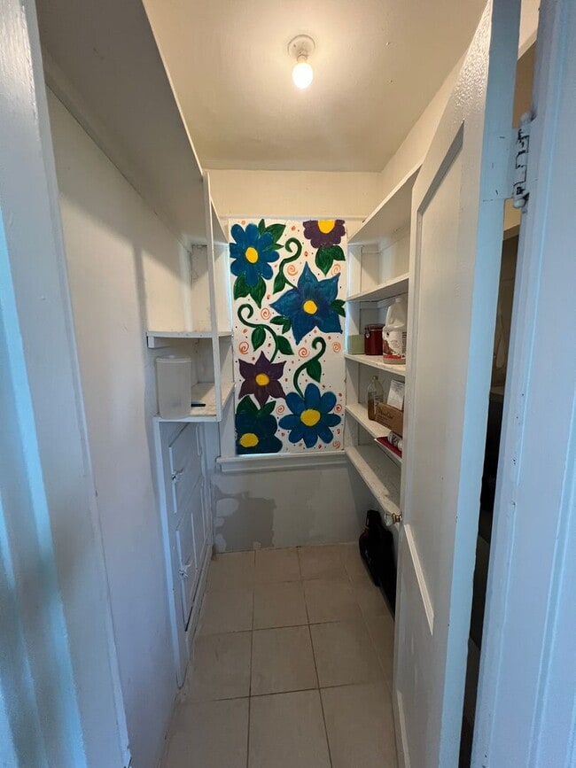 Building Photo - Spacious 4-Bedroom Home