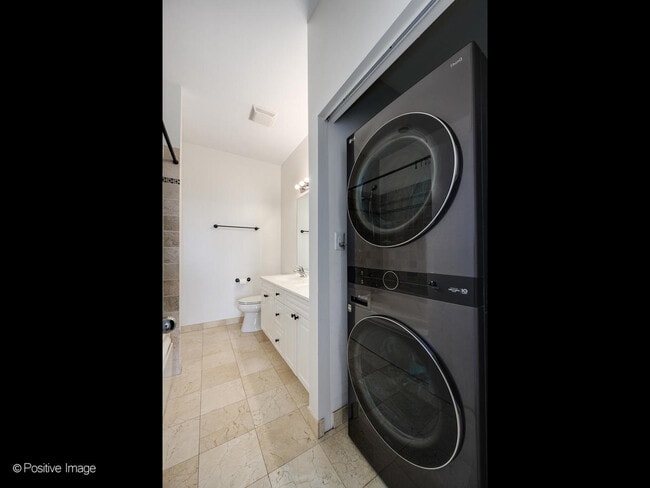 Building Photo - 2225 W Wabansia Ave