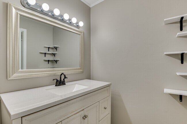 Building Photo - 454 Windtree Pl