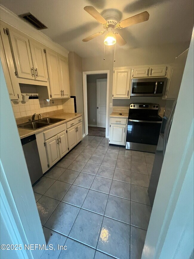 Building Photo - 4754 Sefa Cir N