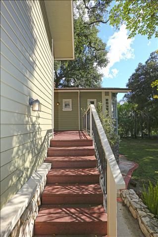 Building Photo - Coming Soon! La Canada Flintridge Contempo...