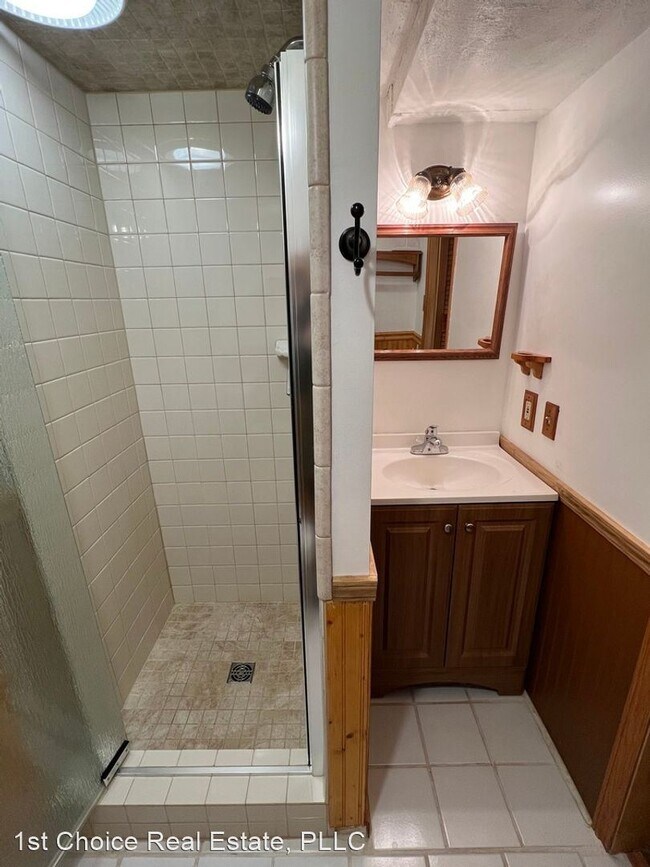 Building Photo - 3 br, 2.5 bath House - 1600 Hillside Drive