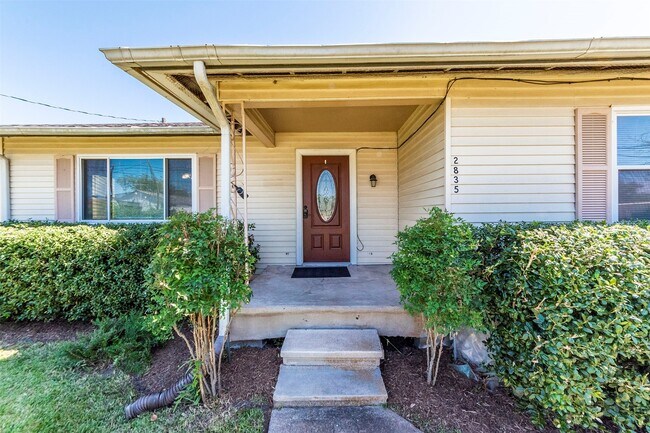 Building Photo - 2835 Beverly Rd