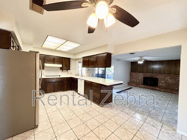 Building Photo - 3047 Bedford Dr