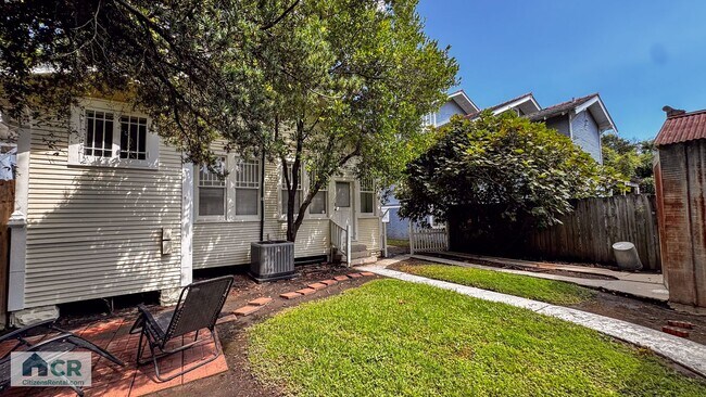 Building Photo - University Area 4bd/2ba With Private Backyard!