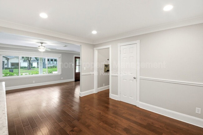 Building Photo - 2207 Saxon Dr