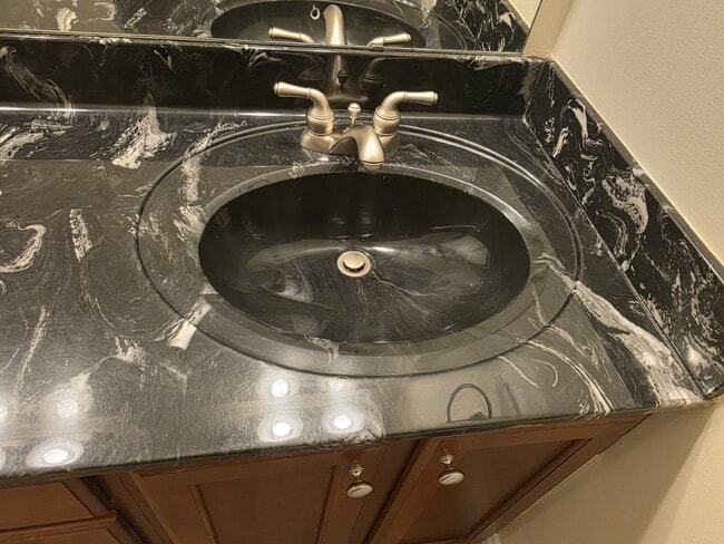 Building Photo - Spacious 4-Bedroom Home for Rent in Kings ...