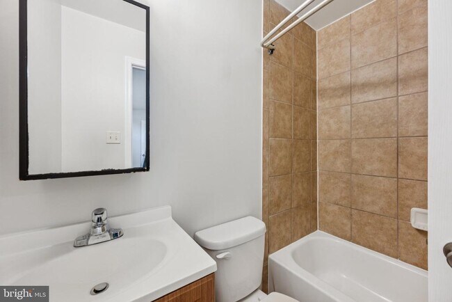 Building Photo - 14910 Cherrywood Dr