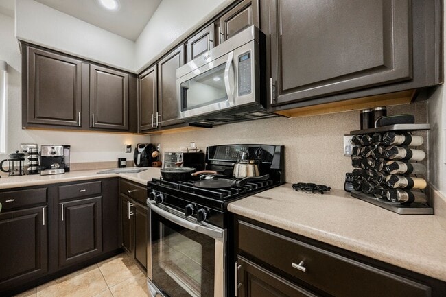 Building Photo - Beautiful 3 Bedroom Home In the Southwest