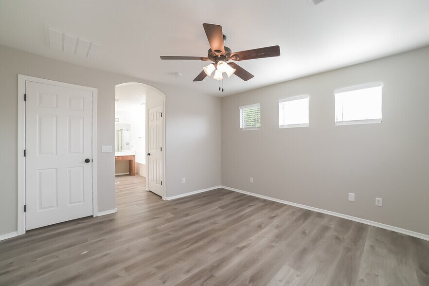 Building Photo - 13538 W Berridge Ln